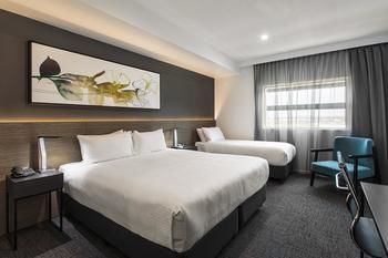 Best Western Plus Lake Kawana Hotel - eAccommodation 9