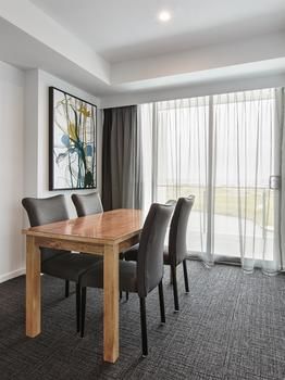 Best Western Plus Lake Kawana Hotel - eAccommodation 15