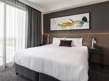 Best Western Plus Lake Kawana Hotel - eAccommodation 17