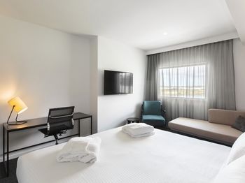 Best Western Plus Lake Kawana Hotel - eAccommodation 41