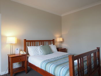 Coogee Bay Hotel Pub Style - eAccommodation 8
