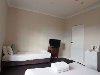 Coogee Bay Hotel Pub Style - eAccommodation 10