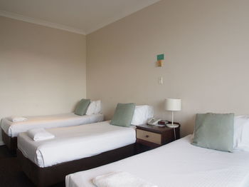 Coogee Bay Hotel Pub Style - eAccommodation 31