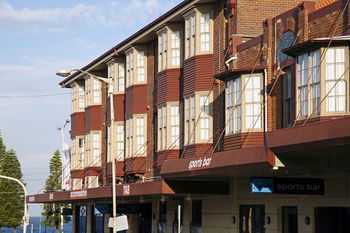 Coogee Bay Hotel Pub Style - eAccommodation 32