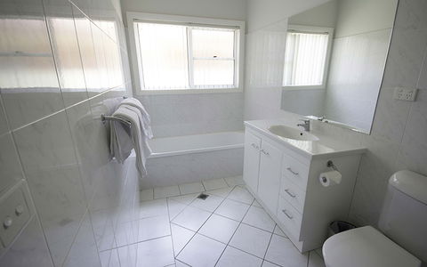 Best Western Plus Charles Sturt Suites And Apartments - eAccommodation 13