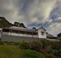 House on the Hill Bed and Breakfast - eAccommodation