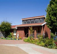 Waterside Accommodation - Derwent Retreat - eAccommodation