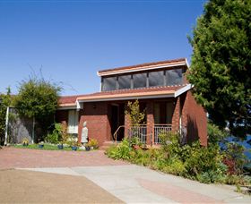 Waterside Accommodation - Derwent Retreat - eAccommodation 0