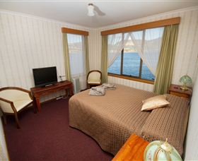 Waterside Accommodation - Derwent Retreat - eAccommodation 3