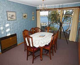 Waterside Accommodation - Derwent Retreat - eAccommodation 2
