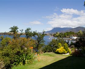 Waterside Accommodation - Derwent Retreat - eAccommodation 5