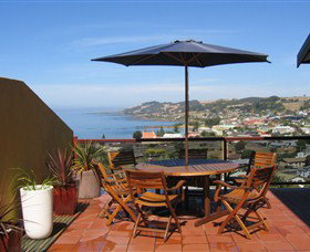 High On Penguin - eAccommodation 0