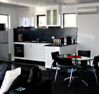 Rosie's Cottage and Town House - eAccommodation