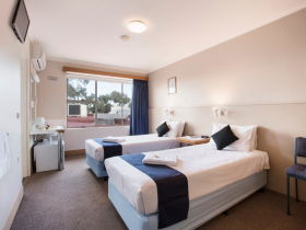 Carlyle Hotel - eAccommodation 2