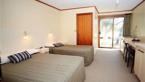 Deniliquin Golf Leisure Resort - eAccommodation 4