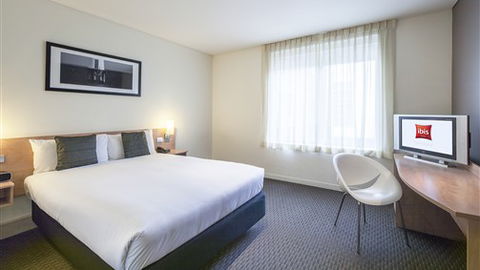 Ibis Melbourne Hotel And Apartments - eAccommodation 0