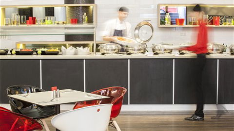Ibis Melbourne Hotel And Apartments - eAccommodation 2