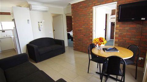 Jacaranda Motel & Holiday Units - eAccommodation 1