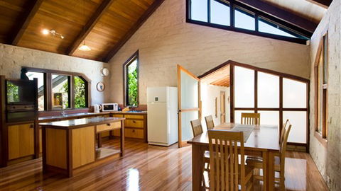 Frog Hollow Estate - eAccommodation 6