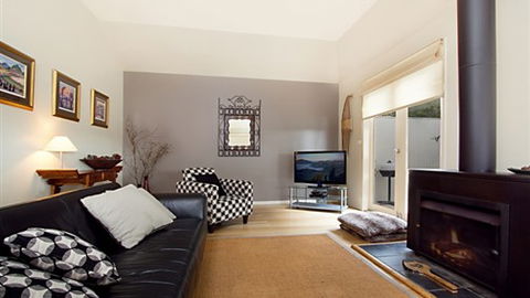 Lake Como Villa & Studio - Daylesford - eAccommodation 0