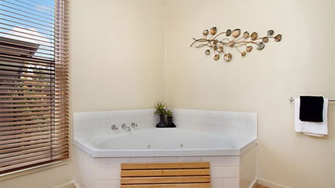 Lake Como Villa & Studio - Daylesford - eAccommodation 3
