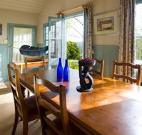 Hilltop Cottage - Daylesford - eAccommodation