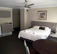 Aston Hill Motor Lodge - eAccommodation