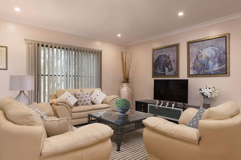 Jacaranda Cottages - eAccommodation 9