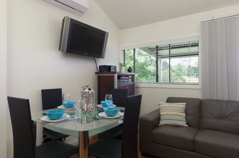 Jacaranda Cottages - eAccommodation 2