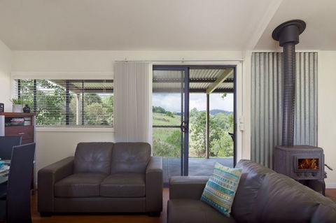 Jacaranda Cottages - eAccommodation 3