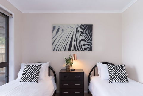 Jacaranda Cottages - eAccommodation 13