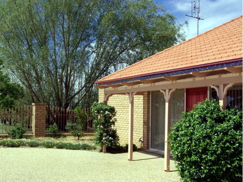 Fairways Bed & Breakfast At Jerilderie - eAccommodation 4
