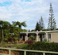 Hibiscus Regal Apartments - eAccommodation