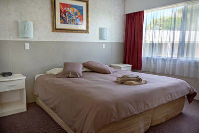 Hibiscus Regal Apartments - eAccommodation 1