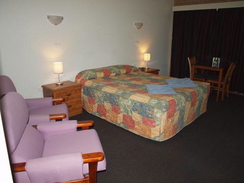 Holbrook Town Centre Motor Inn - eAccommodation 2
