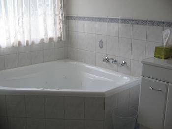 Macburn Self Contained Cottages, Dog Friendly - eAccommodation 0