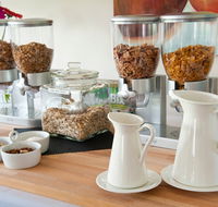 Motel on A Beckett - eAccommodation