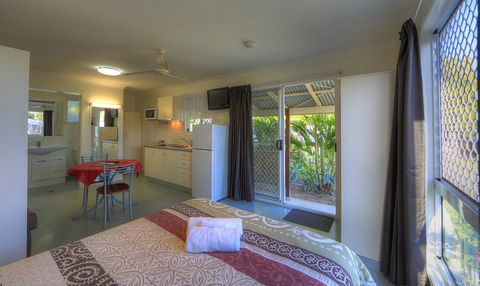 Queens Beach Tourist Village - eAccommodation 3