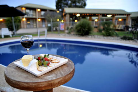 Statesman Motor Inn - eAccommodation 0