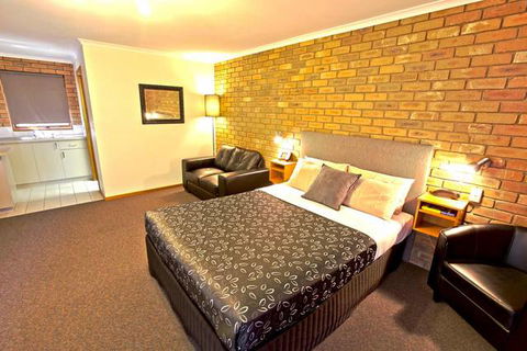 Statesman Motor Inn - eAccommodation 2