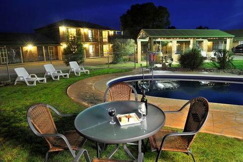 Statesman Motor Inn - eAccommodation 4