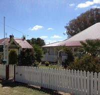 Tenterfield Luxury Historic c1895 Cottage - eAccommodation