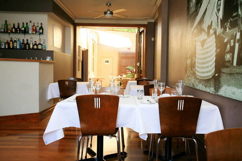 The Bank Guesthouse - eAccommodation 9