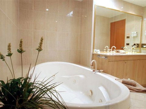 Hermitage Campbelltown - eAccommodation 2