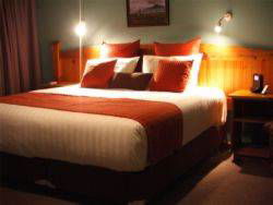 Trade Winds Country Cottages - eAccommodation 0