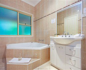 The Acreage Luxury B&B And Guesthouse - eAccommodation 2