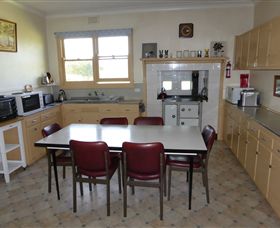 Acacia Park Farm House - eAccommodation 5