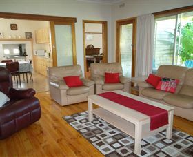 Acacia Park Farm House - eAccommodation 6
