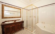 Cobb & Co Court Boutique Hotel - eAccommodation 5