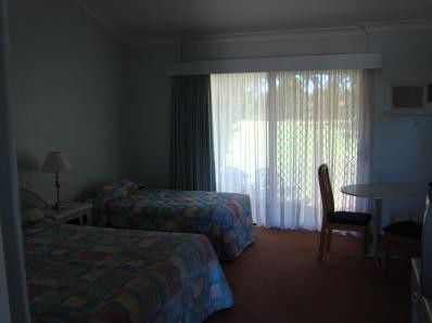 Airlie House Motor Inn - eAccommodation 2